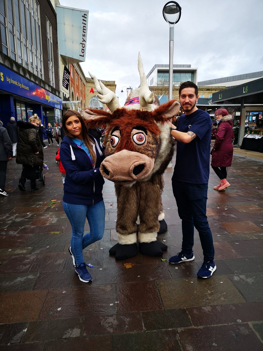 Ashton_Guru's tweet image. Our Christmas Angels are out promoting all our amazing #whyo2 moments @o2ashton