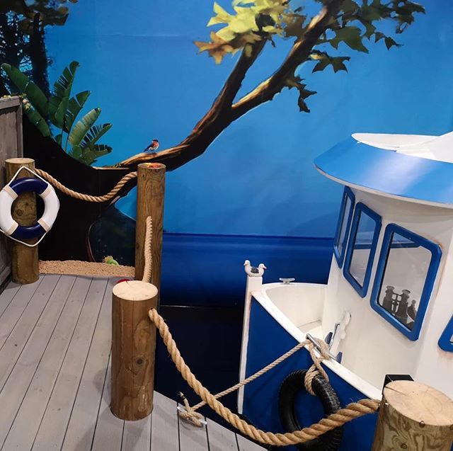 candncustoms's tweet image. The boat is all tied of ready to unload the morning catch of fresh fish #miniboat #harbour #setdesign ift.tt/2rzZYDr