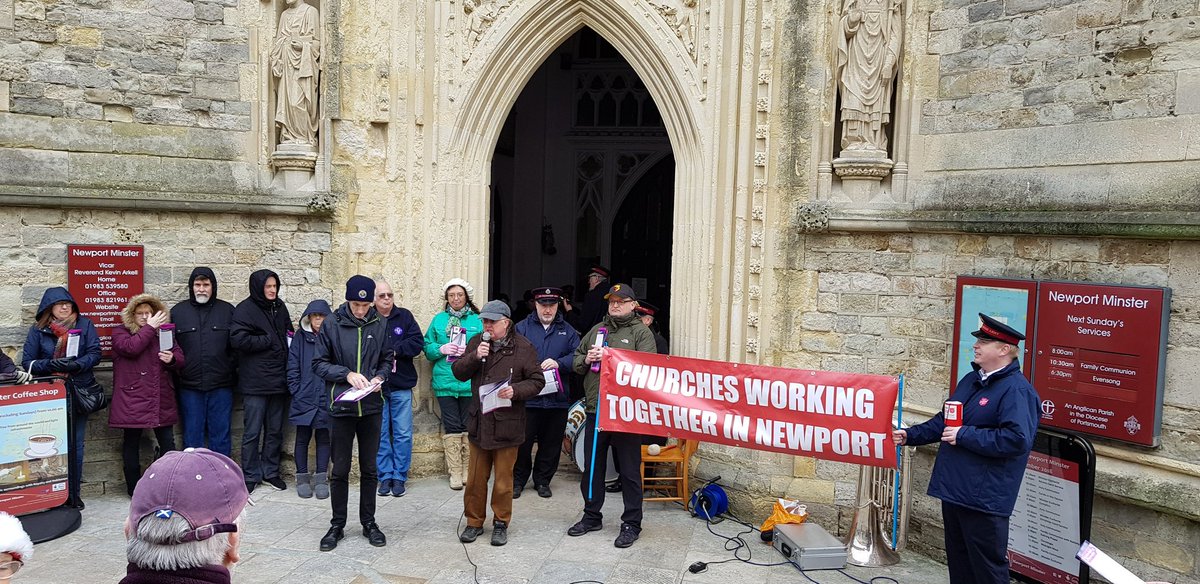 #CarolsInTheSquare with <a href="/Newportchurches/">Newport Churches IOW</a> - <a href="/newportchurchiw/">CongregationalChurch</a> <a href="/ctriow/">Church on Roundabout</a> <a href="/Castlehold/">Castlehold BC</a> <a href="/StPaulsBarton/">St.Paul's, Barton, IW</a> <a href="/NewportMinster/">Newport Minster</a> @quaystreetmeth1 #IsleofWight <a href="/CofEPortsmouth/">Portsmouth Diocese</a>