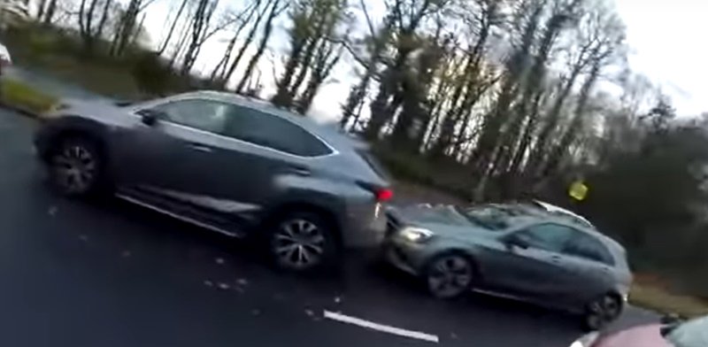 roadcc's tweet image. Video: Motorist tells cyclist he can drive safely while using his phone... then crashes into car in front #cycling road.cc/252961