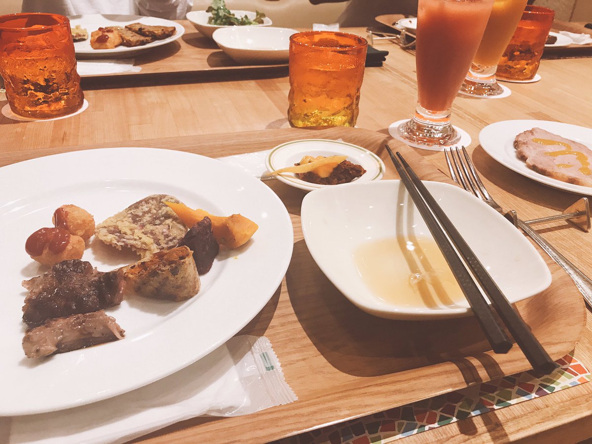 utinaa777's tweet photo. ねむい、つかれたー、
楽しかったー！
風呂までがしんどい
はやくはいろう、、
#alivila #hanahana #christmas https://t.co/ottBdZhsoQ
