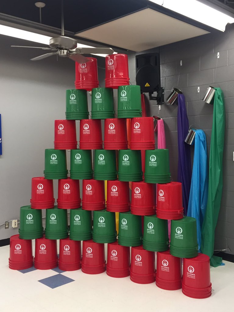 kcharlesocsb's tweet image. 24 elementary schools are receiving their ukulele instrument sets this year! Keep an eye out for the beautiful bucket drums too! Let’s give our students the gift of music for Christmas 🎄 and all year long! #ocsbArts #UkeCanDoIt @MESherwin44 @BFMteacher @MsNAndrews @MrsFlynnMPB