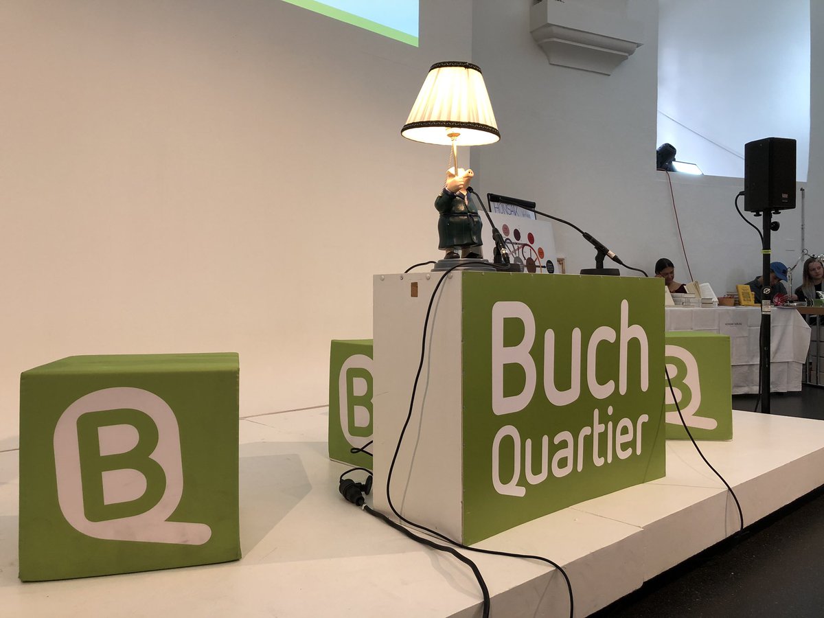 LandauDaniel's tweet photo. Da schaut, das Programm heute und morgen beim #Buchquartier! Großartig! 👍
Jetzt dann bald zB (13.30), die @GebMoped 😍 #servicetweet https://t.co/JY34QxU84m