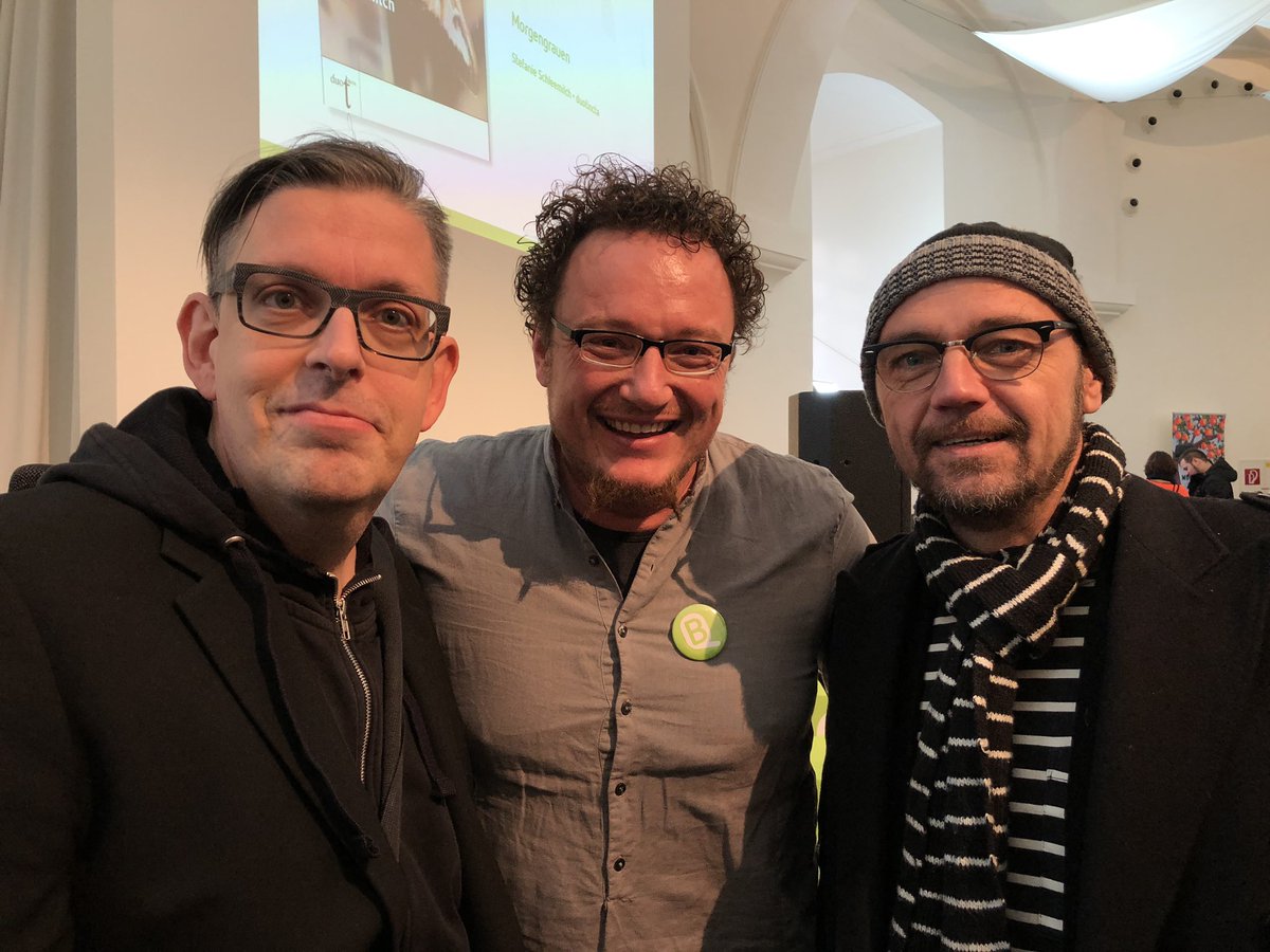 LandauDaniel's tweet photo. Da schaut, das Programm heute und morgen beim #Buchquartier! Großartig! 👍
Jetzt dann bald zB (13.30), die @GebMoped 😍 #servicetweet https://t.co/JY34QxU84m
