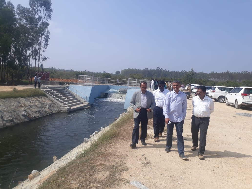 krishnabgowda's tweet photo. #KCValley stage 2 project was Inaugurated along with MP Shri Muniyappa, Hon. Speaker Shri. Ramesh Kumar and Kolar MLA Shri. Srinivas Gowda. Currently 150 MLD treated water is being pumped, and from today an addition of 60 MLD is added to the existing volume to lakes in Kolar. https://t.co/YPZ3Gf8TZa