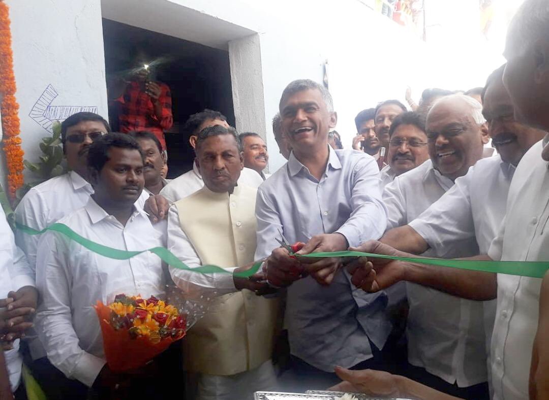 krishnabgowda's tweet photo. #KCValley stage 2 project was Inaugurated along with MP Shri Muniyappa, Hon. Speaker Shri. Ramesh Kumar and Kolar MLA Shri. Srinivas Gowda. Currently 150 MLD treated water is being pumped, and from today an addition of 60 MLD is added to the existing volume to lakes in Kolar. https://t.co/YPZ3Gf8TZa