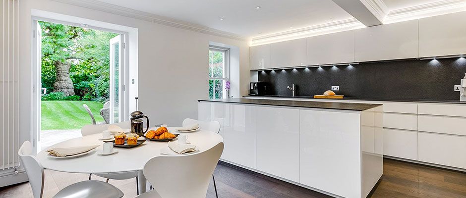 bexbeach's tweet image. Gorgeous #fivebedroom family home for sale in an exclusive gated development in the heart of Highgate Village buff.ly/2B9frPd #GoldschmidtandHowland #PropertyforsaleN6