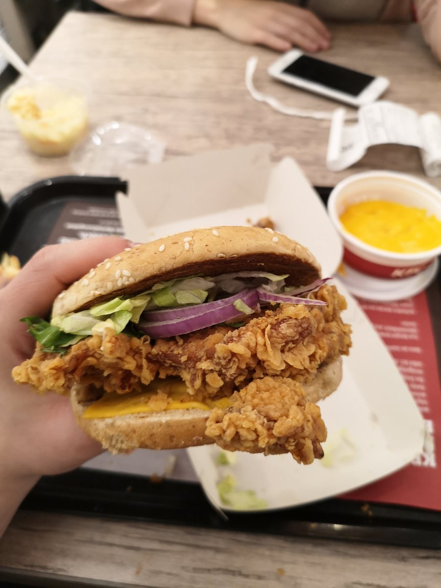 Ephros Statement Zum Gestrigen Essen Bei Kfcdeutschland 1 Riesenburger Der Angepriesen Wurde Aber Nur Die Halfte Von Belegt Ist 2 Das Chilli Zum Chilli Cheese Hat Gefehlt 3 Hahnchenfleisch Auf Dem