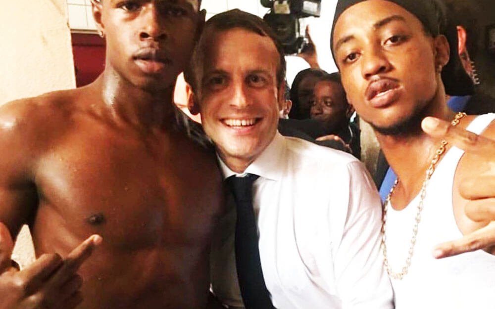 Apostiller11's tweet photo. The secret services hunt #dissidents like #ruffin. The army intervenes against the French people! Police strike the #YellowVests. #Macron enjoyed this violence! #Acte4 @AJEnglish @MSNBC @nytimes @WSJ @RT_com @FT @DailyMirror @CBSNews @TheSun @ABC @cnnbrk @AP @cnni @Independent https://t.co/JyVBCzJKaQ