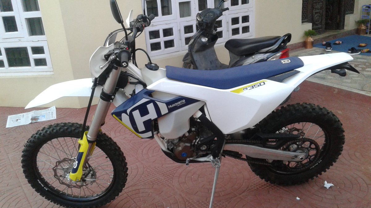 tkps_tmg's tweet photo. Today wrap #husqvarna 
#wrappinghusqvarna
#wrapperTika https://t.co/PYIgYHkcvZ