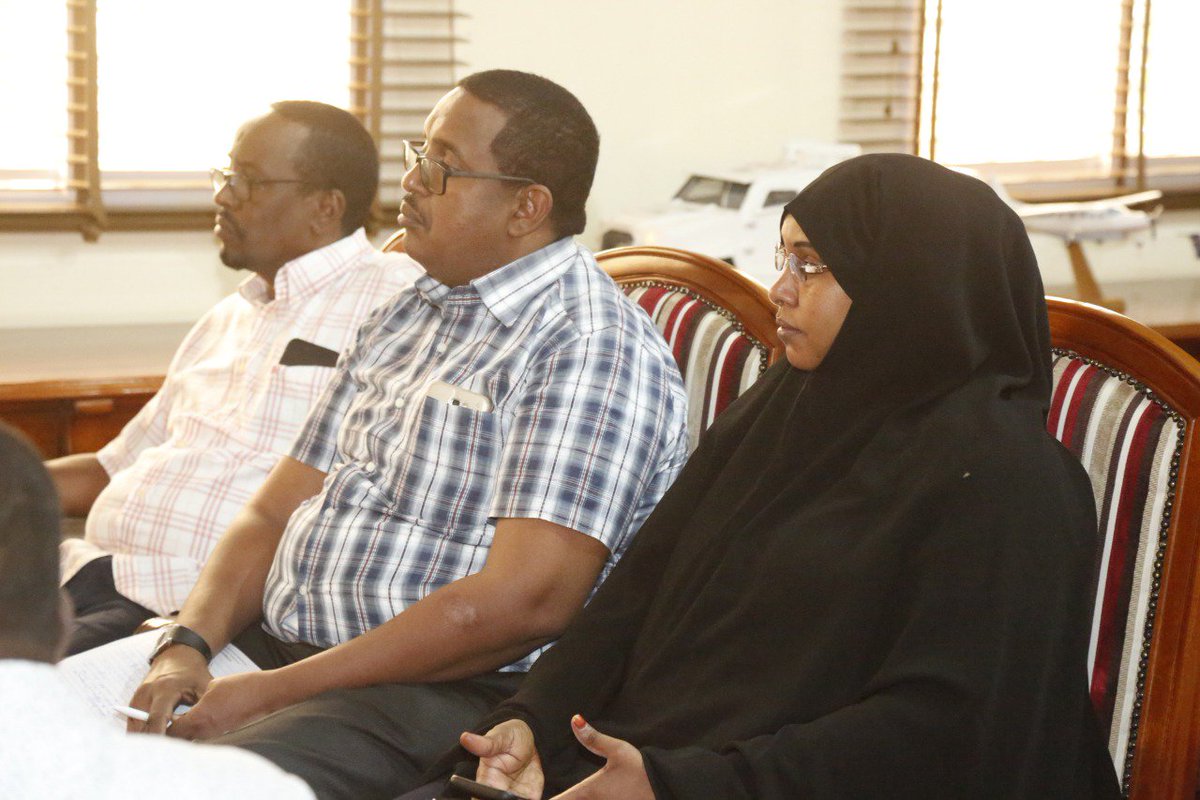 simba_guleid's tweet photo. Discussing #ManderaTriangle cross border initiative with @aliroba1 Governor Mandera. Mandera is a three point border town where three countries converge with ernormous economic potential. @asfawkumssa of the @UnKenya led the visiting team. @sidchat1 @EugeneLWamalwa https://t.co/ROiwBk2T17