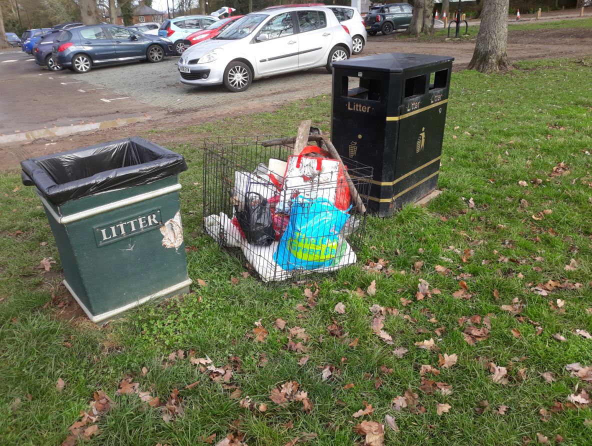 .<a href="/VeoliaUK/">Veolia UK</a> this isn't flytipping but accumulated rubbish collected in Delapre Park now the vegetation has died back. Still needs collecting when bins are emptied.