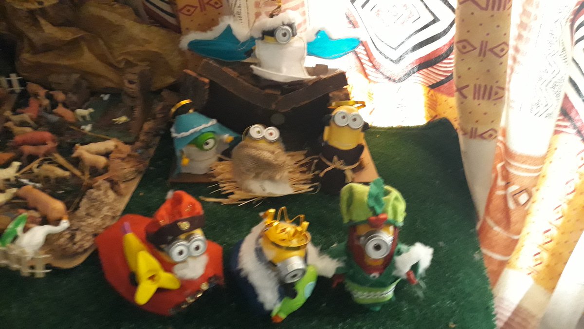Eli_zeber's tweet photo. Portal de belen. #Navidad2018 #Minioms
🎶🎶Banana sobre baanaaanaa🎶🎶 https://t.co/5an0XF9dmp
