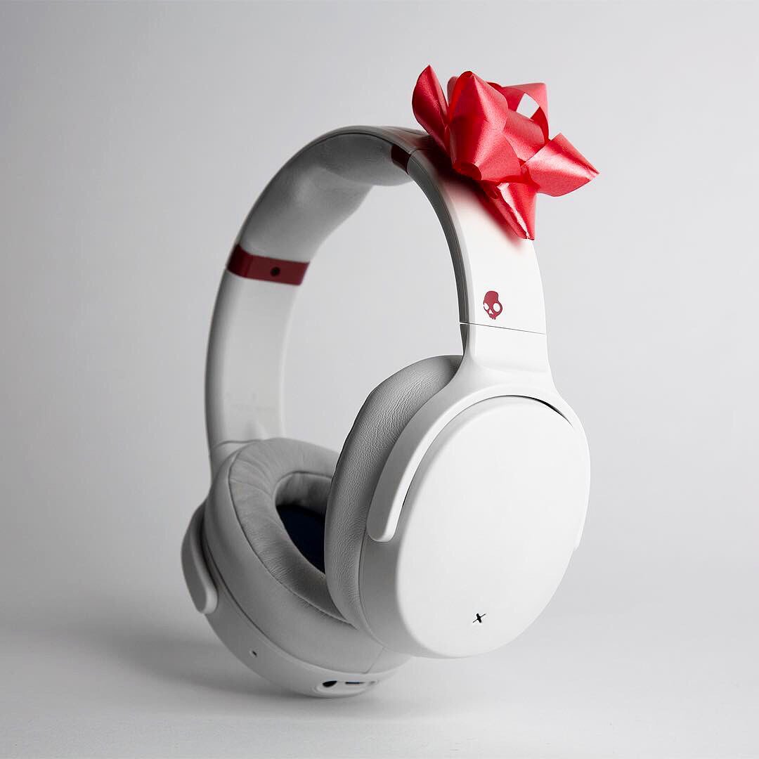SkullcandyJapan's tweet photo. Venueをクリスマスプレゼントに🎁 男性にも女性にも喜ばれること間違いなし✨ #FeelSkullcandy #スカルキャンディー #venuewireless #クリスマスプレゼント https://t.co/LBBXARPtOc