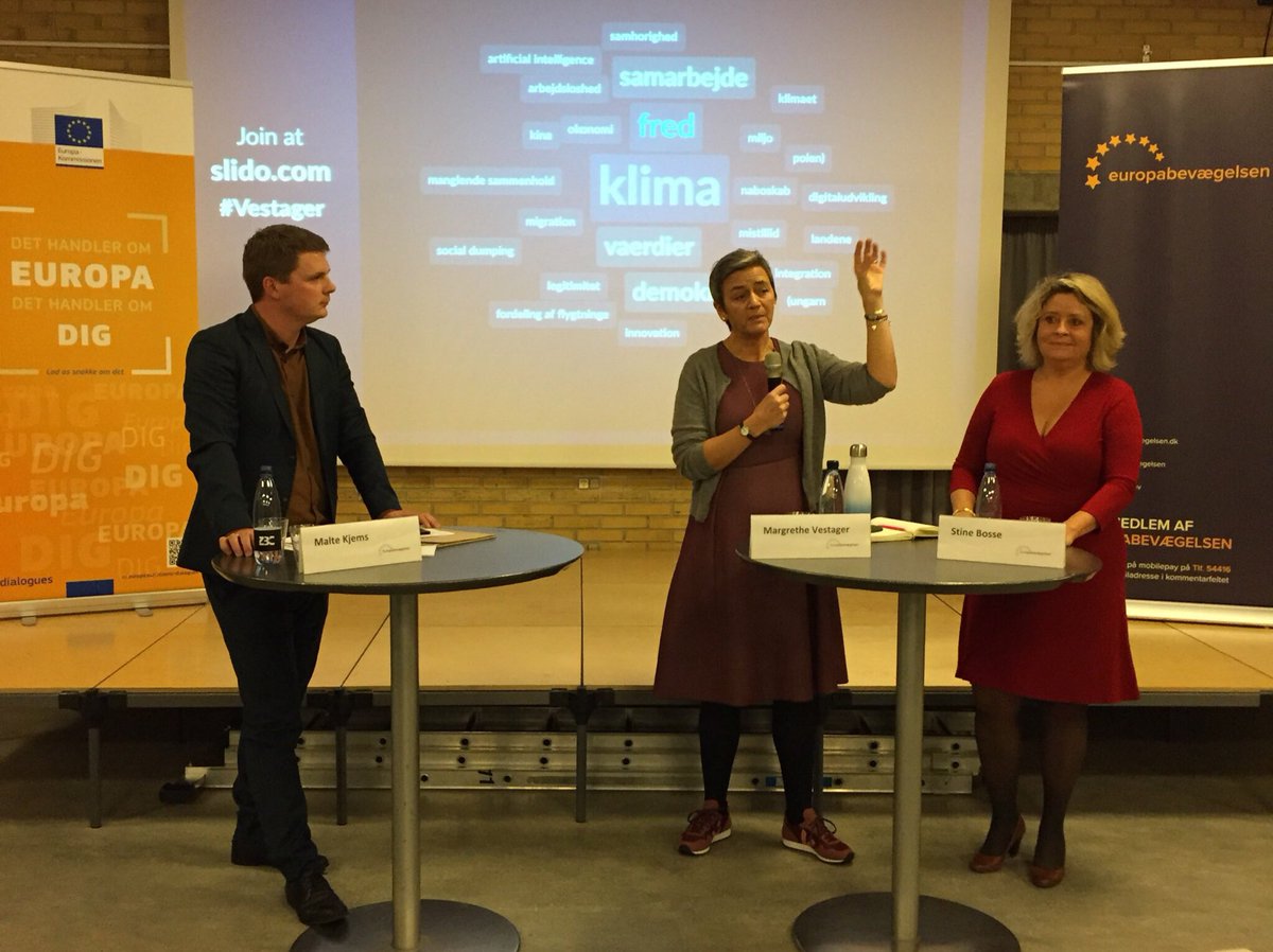 Både ⁦<a href="/vestager/">Margrethe Vestager</a>⁩ og jeg ser positivt på EUs muligheder i Danmark og Danmarks muligheder i EU. EU er nemlig borgernes. Og kun borgernes! Bagved ser du hvad borgere i Slagelse mener EU ska KU! ⁦<a href="/EuropaBev/">Europabevægelsen</a>⁩ #dkpol