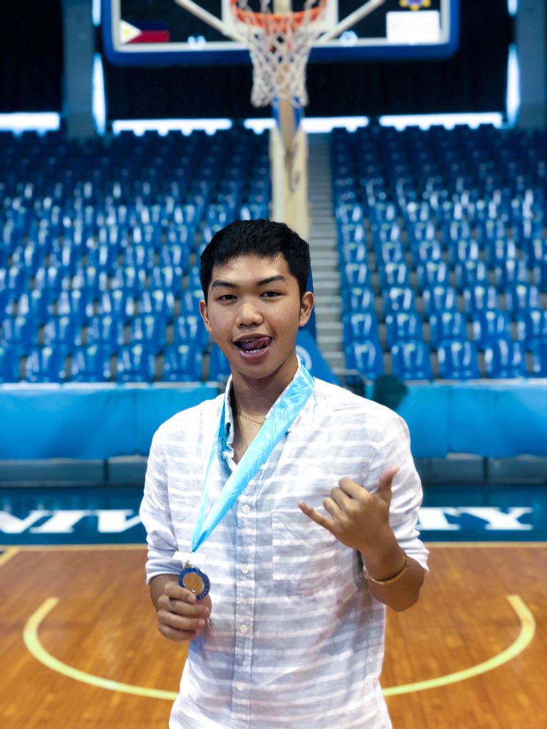 angelesnaik's tweet photo. No jowa pero may medal? STILL A 2018 PLOT TWIST!!! TYL!! ♥️
pics to ruin your day pt. 4
#uweek2k18 https://t.co/Nt5bhsnWkB