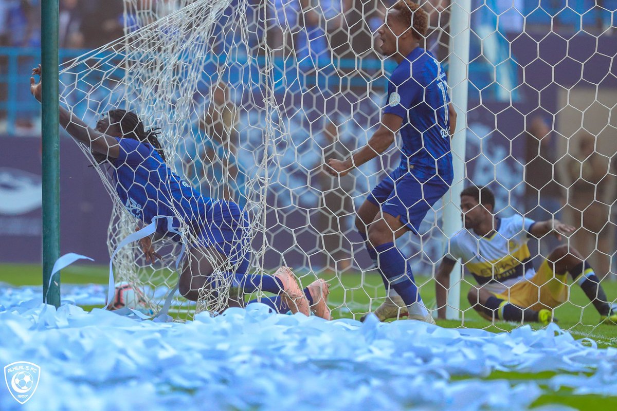 الأسد قوميز يلتهم الخصوم والشباك🐾💙
