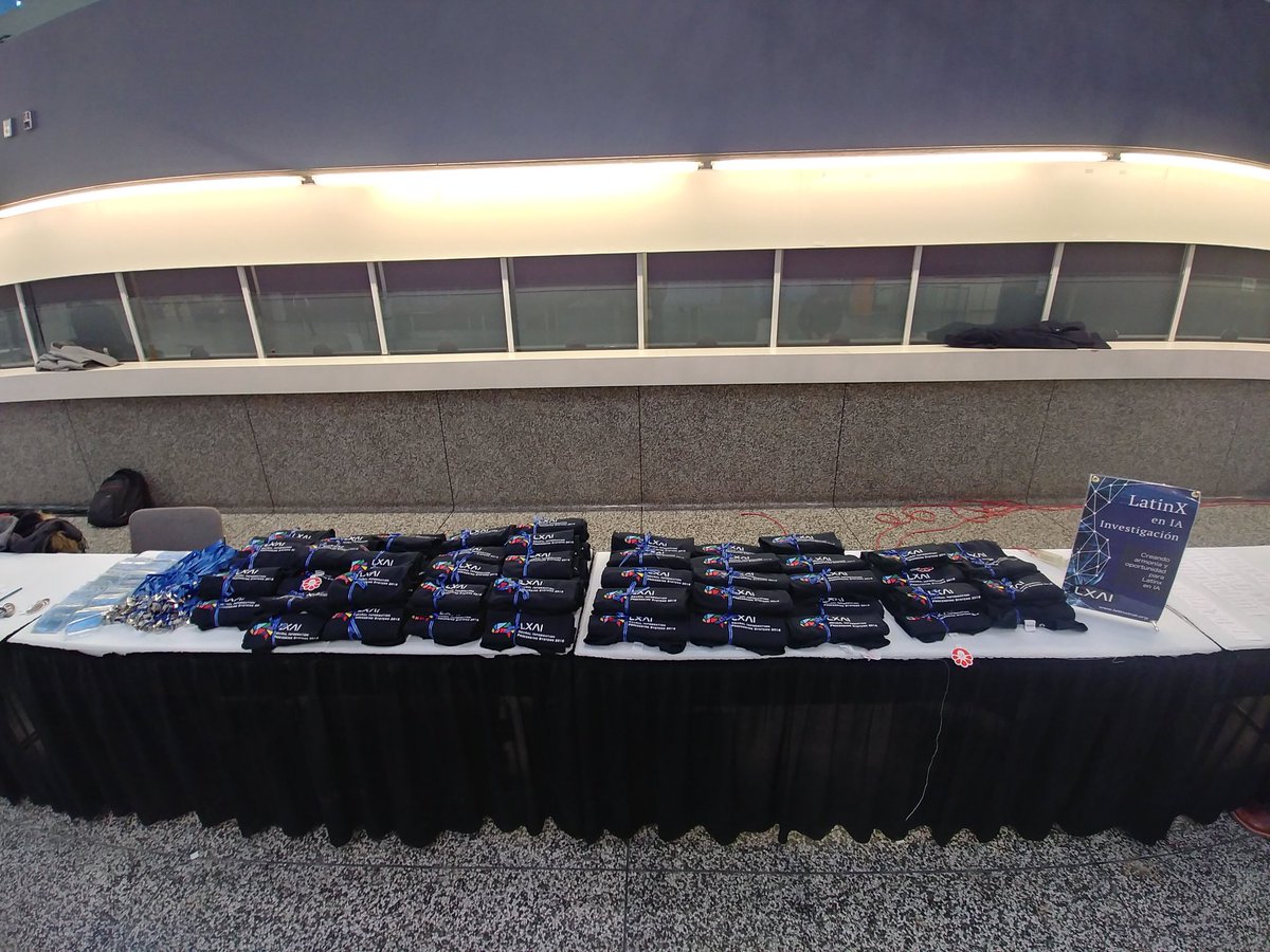 _LXAI's tweet image. If you are planning on joining us at #LatinXinAI don&apos;t forget to pass first by the registration desk on the second floor... #DiversifyAI