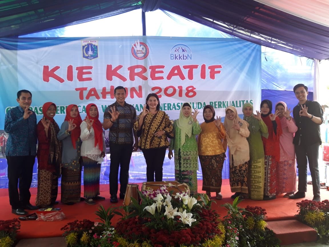 Td pagi membuka kegiatan KIE Kreatif @RPTRA Pulogundul TKP, KIE Kreatif merupakan wadah bagi remaja utk mengekspresikan keterampilan ataupun kemmapuan mereka dan sekaligus sbg wadah mendapatkan informasi ttg Narkoba, seks bebas, HIV Aids serta mengajak sebaya utk tdk kawin muda
