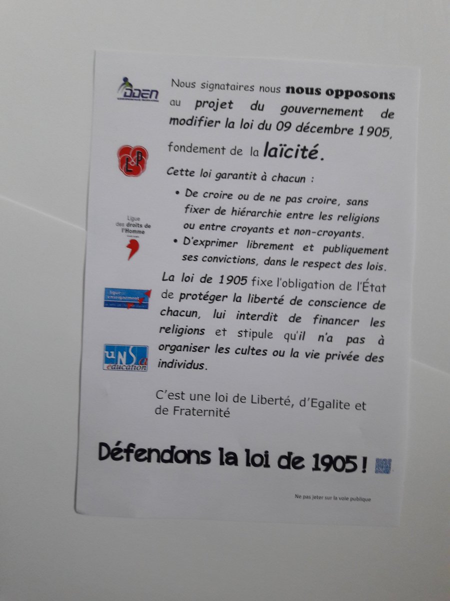 seunsa36's tweet photo. Samedi 9 décembre, sur les marchés de #Châteauroux, l'UNSA éducation de  l'#Indre défend avec de nombreuses associations, la loi sur la #laïcité à  l'occasion des 113 ans de celle-ci #AgirAvecVous https://t.co/L6liAiVLKh