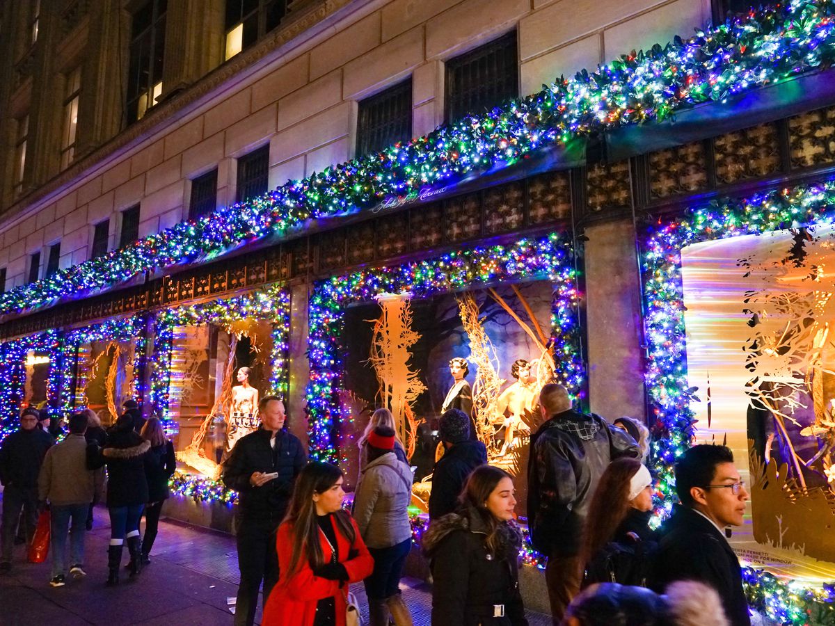 languagexp's tweet image. Esta #Navidad te recomendamos visitar las tiendas de #Manhattan en #NewYorkCity #NYC pues hacen hermosas decoraciones navideñas que atraen a los turistas experienciaidiomas.com