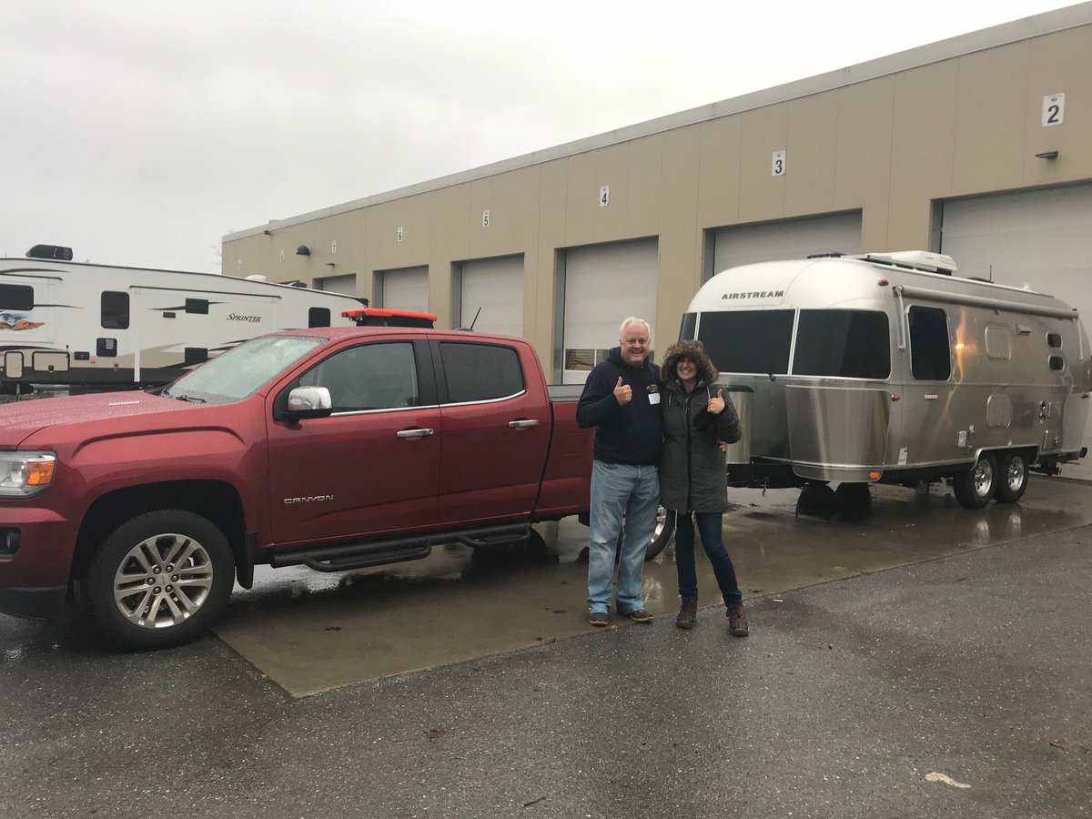 petesrvcenter's tweet photo. We're so excited to see the Butler family drive off our lot with their new 2019 Airstream International. A big thank you and happy camping from everyone here at Pete's RV! #Airstream #PRVHappyCampers #PRVVT https://t.co/BgWsqw2U0f