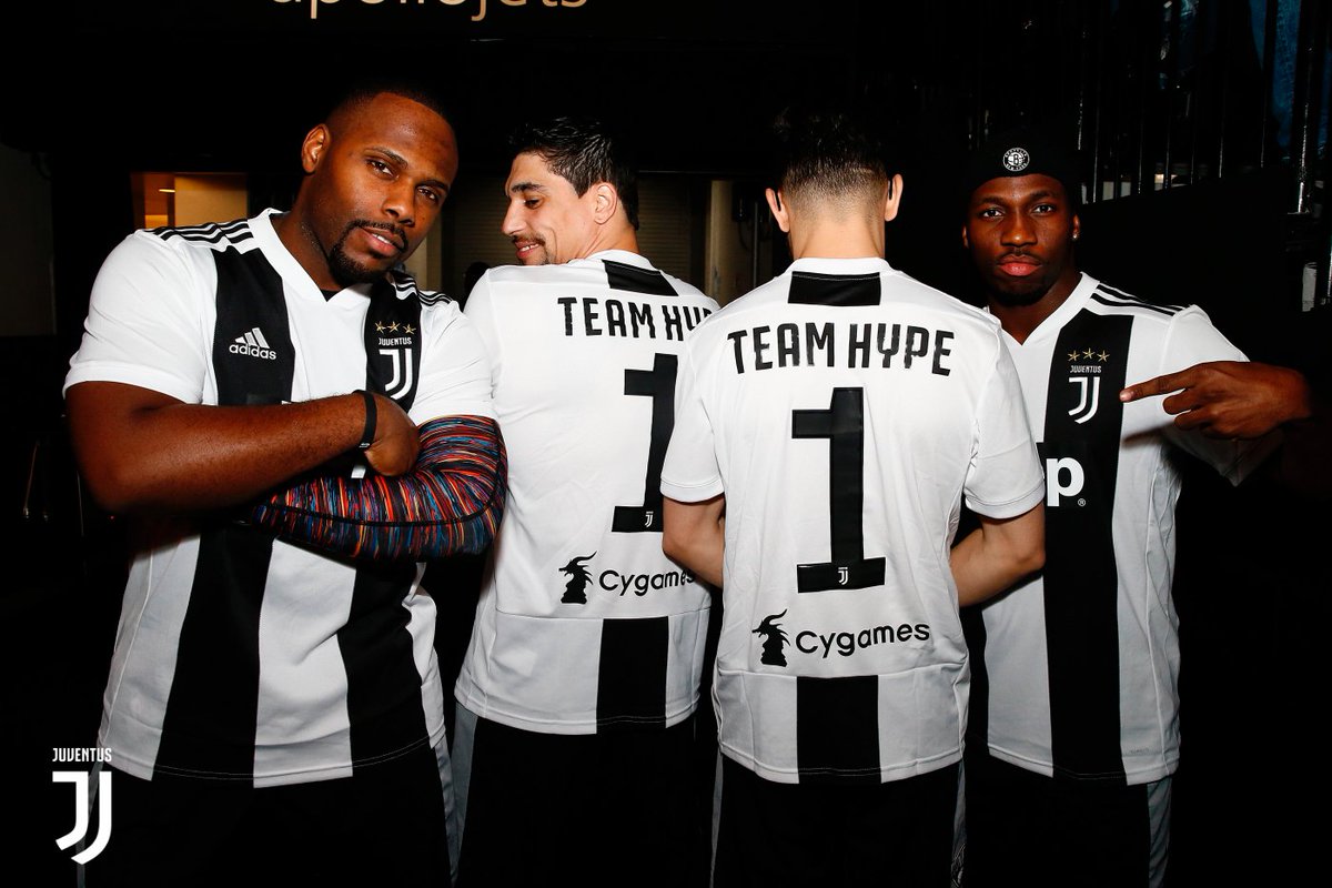 juventusfcen's tweet photo. What a #JuventusNight at the @BrooklynNets' @barclayscenter! ๐โช๏ธโซ
๐ธโก๏ธ https://t.co/7MNd3KHRYl
#CONTAJUS ๐บ๐ธ @NBA ๐ https://t.co/sY5xV2HABG