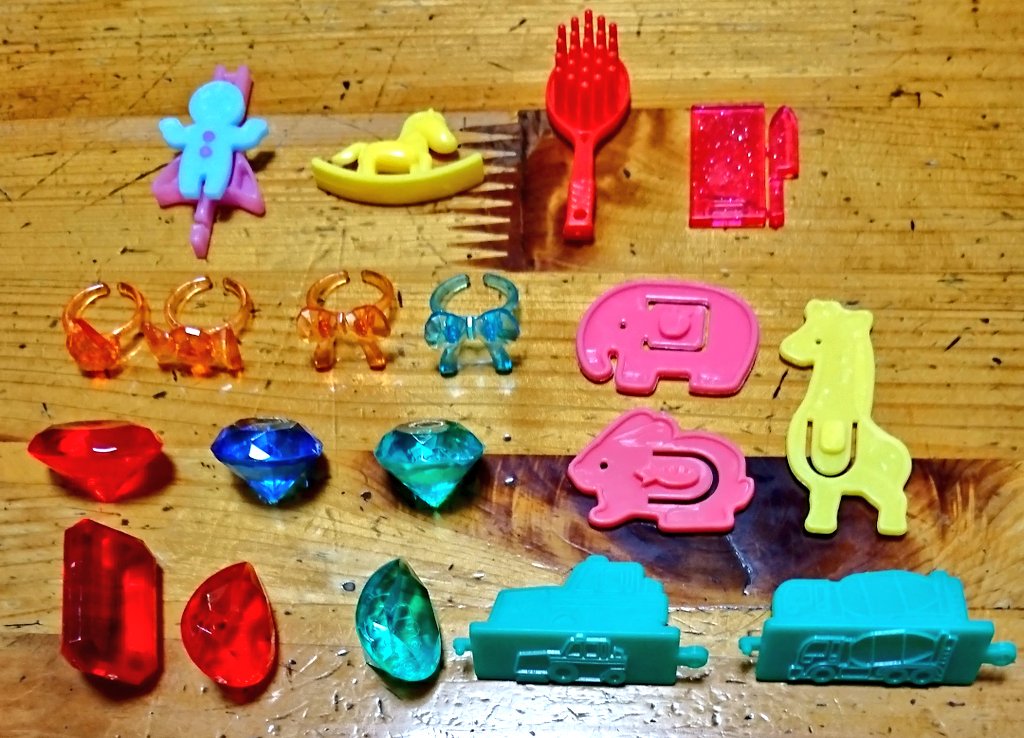 フエラムネのおまけ。 基本女の子用で集めてるから まだ可愛いのに