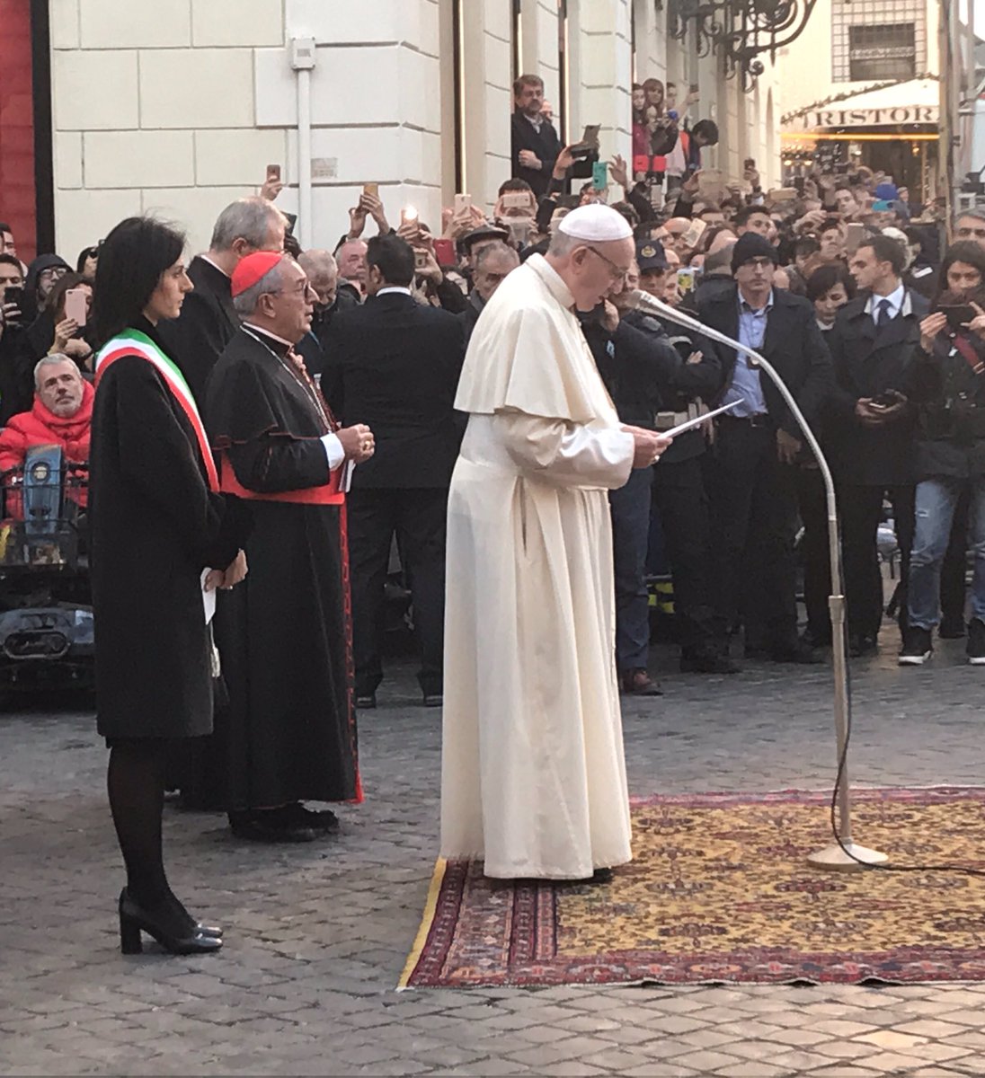 #PopeFrancis on the Feast of the Immaculate Conception 
“Mary Immaculate, I come to pay you homage in the heart of Rome”
#tradition #8Decembre #InmaculadaConcepcion