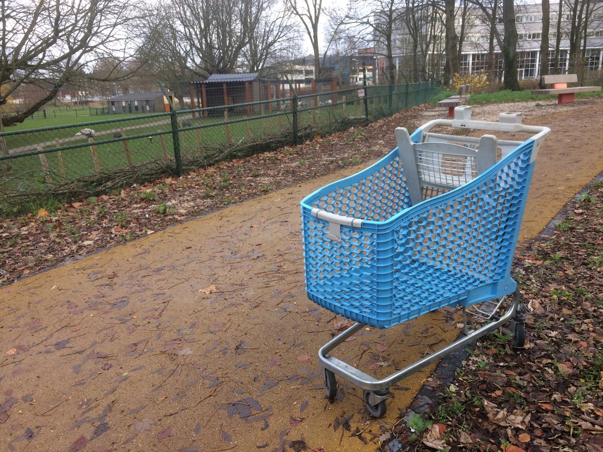 Wie is verantwoordelijk of regelt het weghalen van een #AH karretje in het Wandelbos #Hoofddorp?
<a href="/haarlemmermeer/">Haarlemmermeer</a> of <a href="/albertheijn/">Albert Heijn</a>?