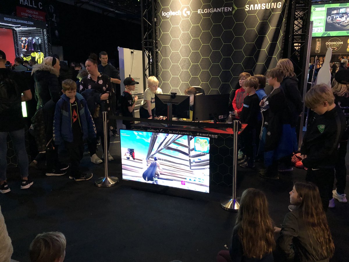 Thomsen80's tweet photo. At #Odincon with @QuitooooFN. It’s crazy how popular he is. The Ronaldo of Danish Fortnite. https://t.co/aP94EKgPYv