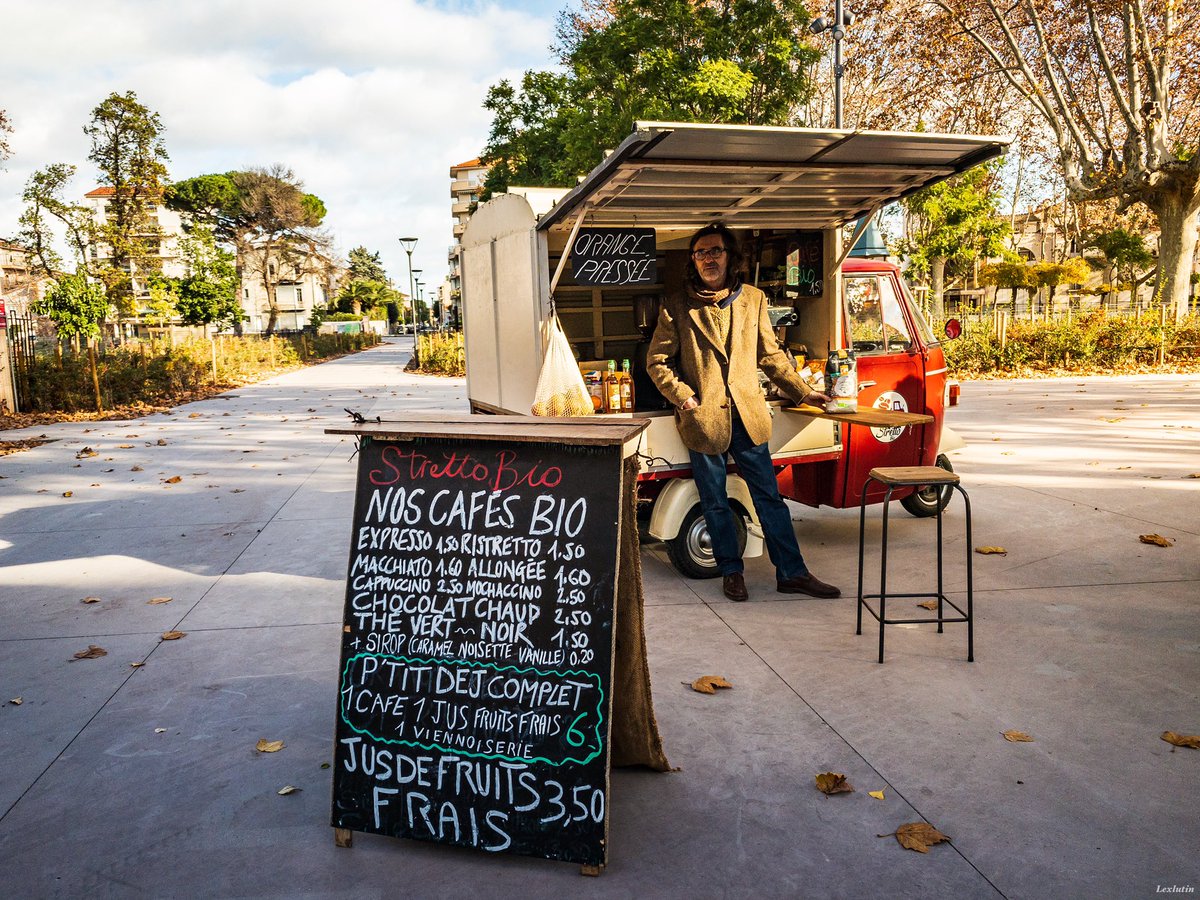 Lexlutin66's tweet photo. Ce matin, belle rencontre avec Manu qui, depuis une semaine propose des petits déjeuners, café, jus d’orange, thé... BIO. 👉 STRETTO BIO 
#authentic #mood #weekend #strettobio #bio #humanwarmth #autumn #famillytime #perpignan #occitanie #tourisme https://t.co/MELcPrlUml