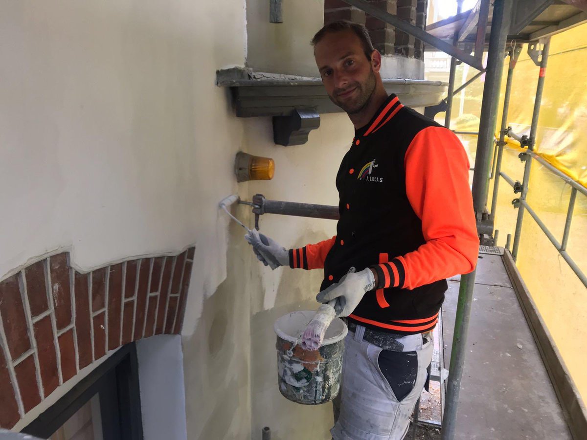 De buitenwanden 2x behandeld met 2 verschillende producten van sigma.