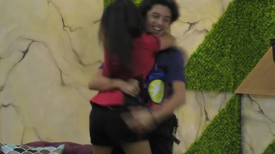 ronalynignaci17's tweet photo. Finally ligtas na sila sa eviction bukas 😊😍💞 #sethlie #PBB8CelebLigtask https://t.co/6tZPfif408