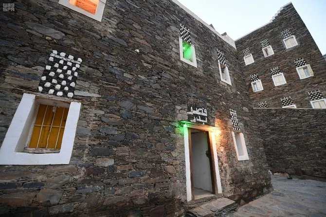 MeetSaudiEN's tweet photo. Preparations for the archaeological site of #RijalAlma in #Asir to join @UNESCO’s World Heritage List have been completed.
The #Saudi village has a unique landscape with tens of castles, stunning architecture, delicate engravings, and illuminated lamps on roadsides. #MeetSaudi https://t.co/OQO6opoXa1