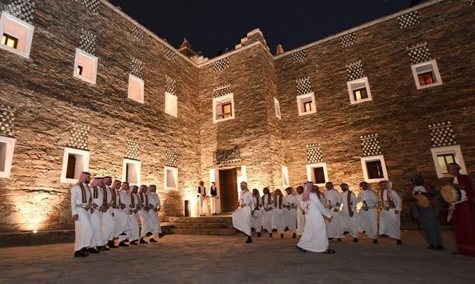 MeetSaudiEN's tweet photo. Preparations for the archaeological site of #RijalAlma in #Asir to join @UNESCO’s World Heritage List have been completed.
The #Saudi village has a unique landscape with tens of castles, stunning architecture, delicate engravings, and illuminated lamps on roadsides. #MeetSaudi https://t.co/OQO6opoXa1
