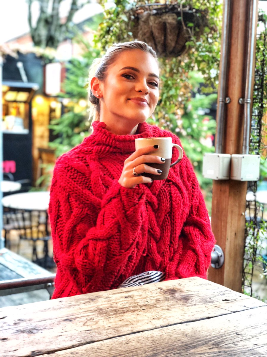 BastonCarla's tweet photo. After 4 years of struggling to understand tweeter I’m here 🙃 Cheers! https://t.co/XE3kXidj2T