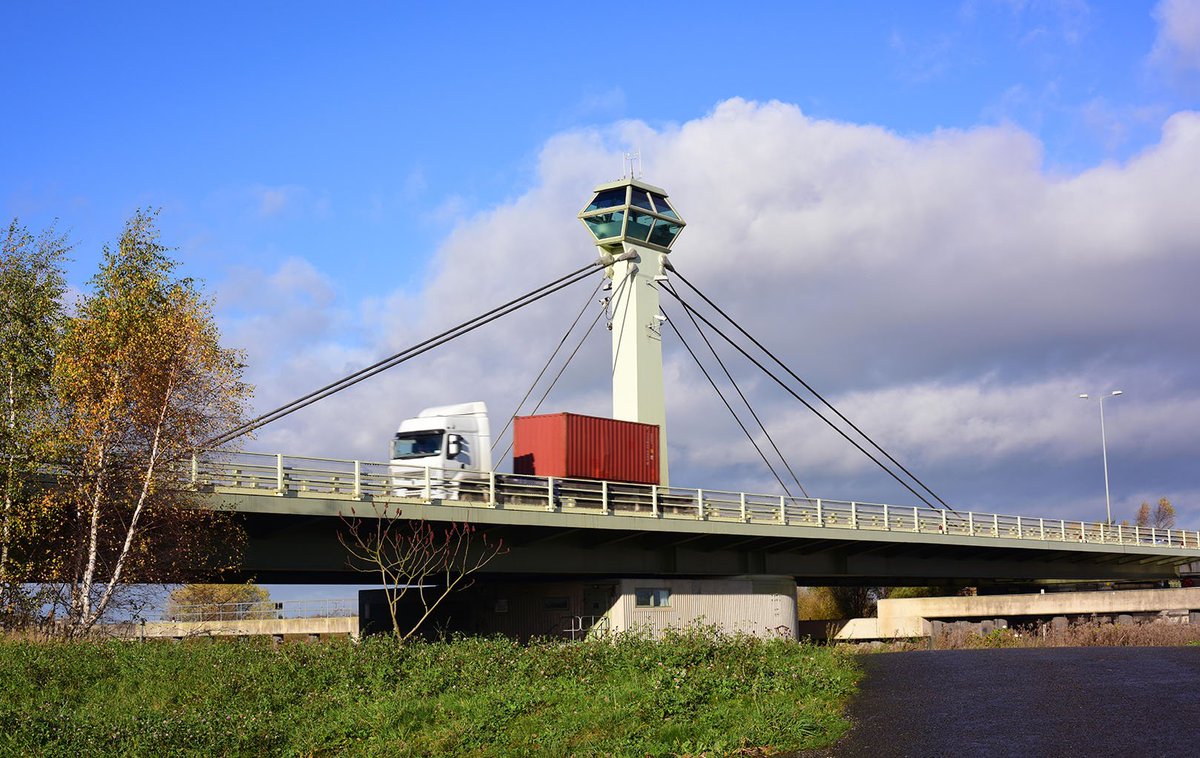 Lombard's tweet photo. The haulage sector is thriving, yet there are looming troubles on the horizon - we break down what's hot and what's not in the #logistics industry https://t.co/oKm5fnbeGC https://t.co/KLT6w5IUlN