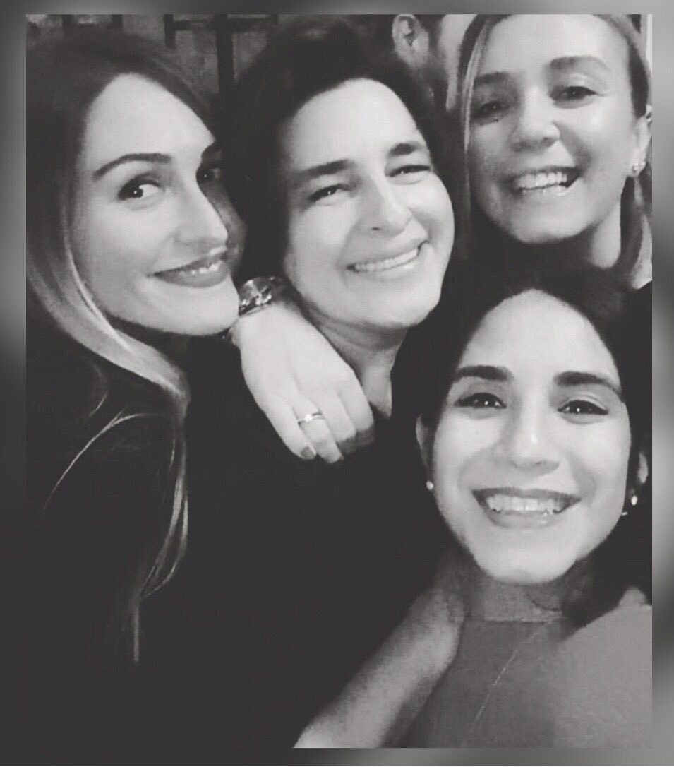 BEREN_SAAT_PERU's tweet photo. #FelizSabado
🥳
Nueva foto de ayer
por el cumpleaños de @esradermancoglu
#EsraDermancioglu
#BerenSaat #EkinKoç
#BoranKuzum
#fFiends #Family
#Instagram https://t.co/Dk4qdpmlgd