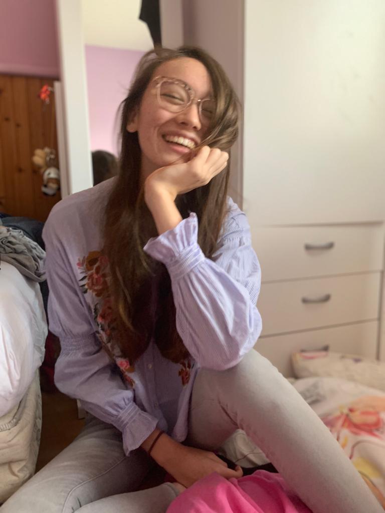 daydreaminggx's tweet photo. So wearing glasses was my biggest insecurity growing up. I wore contacts for 6 years straight but today I picked up my new glasses!
Confidence is they key, right??  😱💗💪 

@ChristinaCIM 
@KathCim 
@LisaCim 
@AmyCim 
@LaurenCimorelli 
@DaniCim https://t.co/vsBeKkNaQJ