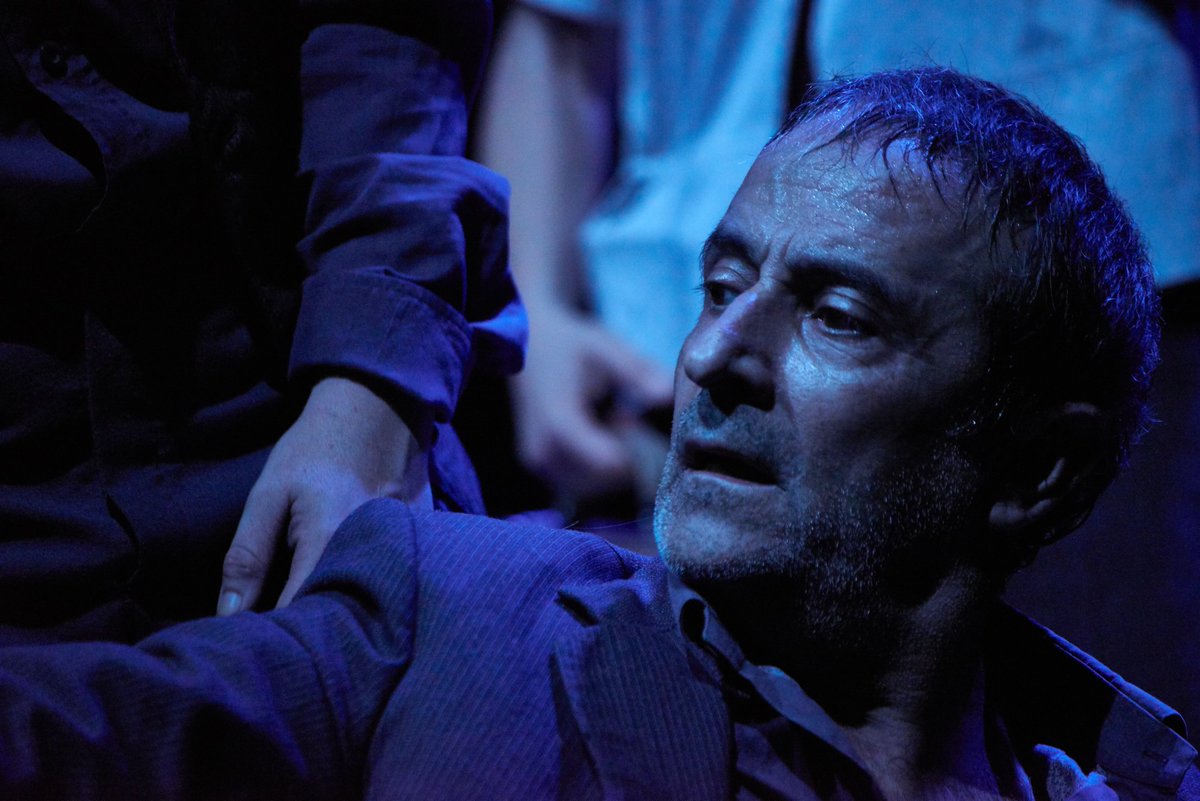 🎭 FRONTERA
📸 @larumbefotoartistas
.
.
#theatre #actor #fronteraciamigrants #frontera #streetart #love #cultura #teatrogestual #actress #mallorca #acting #directora #art #photooftheday #photography #instagood #artist #gestualtheatre #stage #theater #street #memories #memory