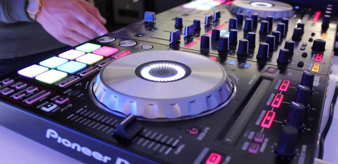 PCDJSoftware's tweet image. If you&apos;re a DJ that also Hosts Karaoke with DEX 3 one of these DJ Controllers should be on your Christmas List! ow.ly/KeQX30mQm9E 

#StuffMyStocking #DJControllers