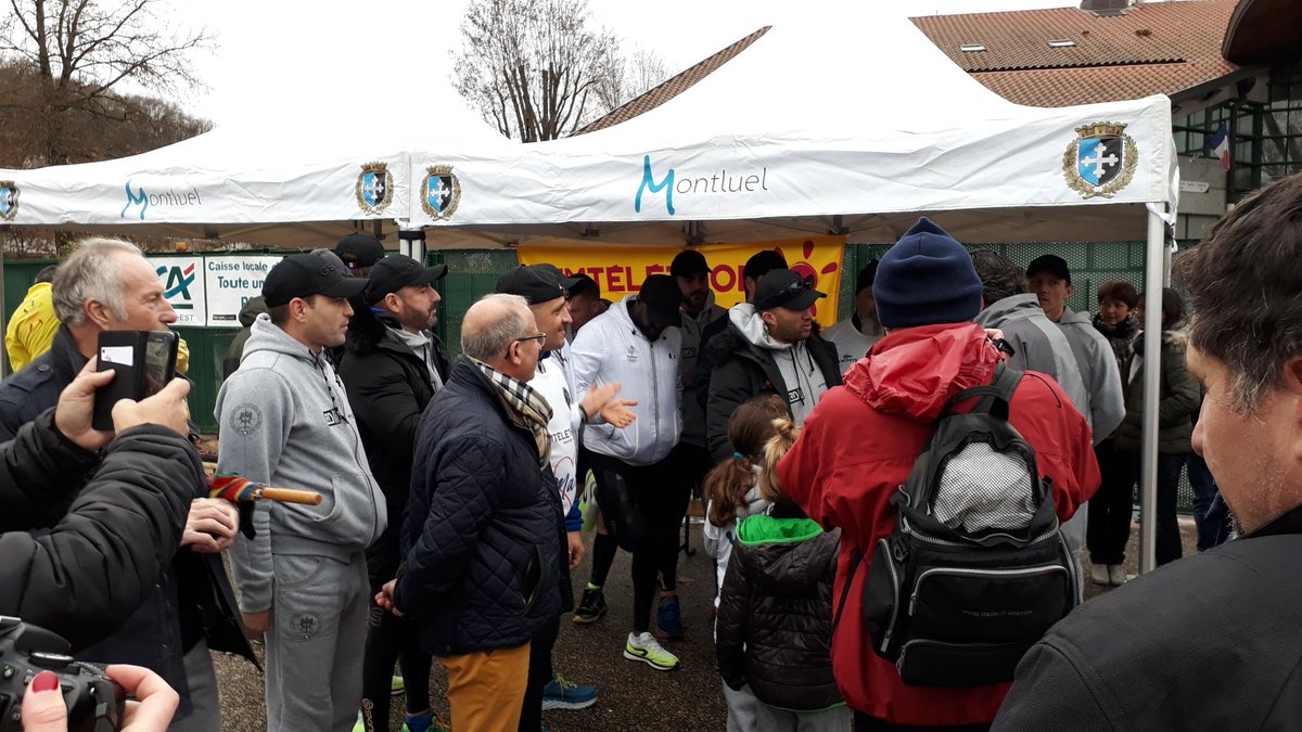La caisse locale Credit Agricole de Montluel soutient AFM Téléthon 2018.  Présence lors du ravitaillement des 500 kms pour la Dysplasie septo-optique <a href="/DamironMichel/">Michel Damiron</a> <a href="/ca_centrest/">Crédit Agricole Centre-est</a> @Ville2Montluel @PatriceGERARD13 <a href="/delphinegazar/">Gazar Peyrard</a>