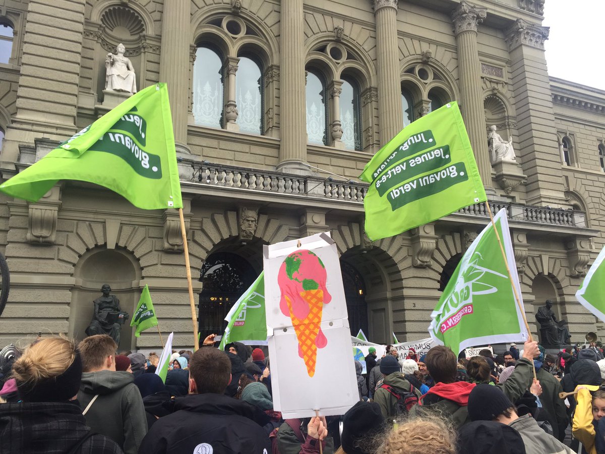 GrueneCH's tweet image. Ein starkes Zeichen für den #Klimaschutz - und ein wirkungsvolles #CO2Gesetz. #KlimaAlarm #ClimateAlarm
