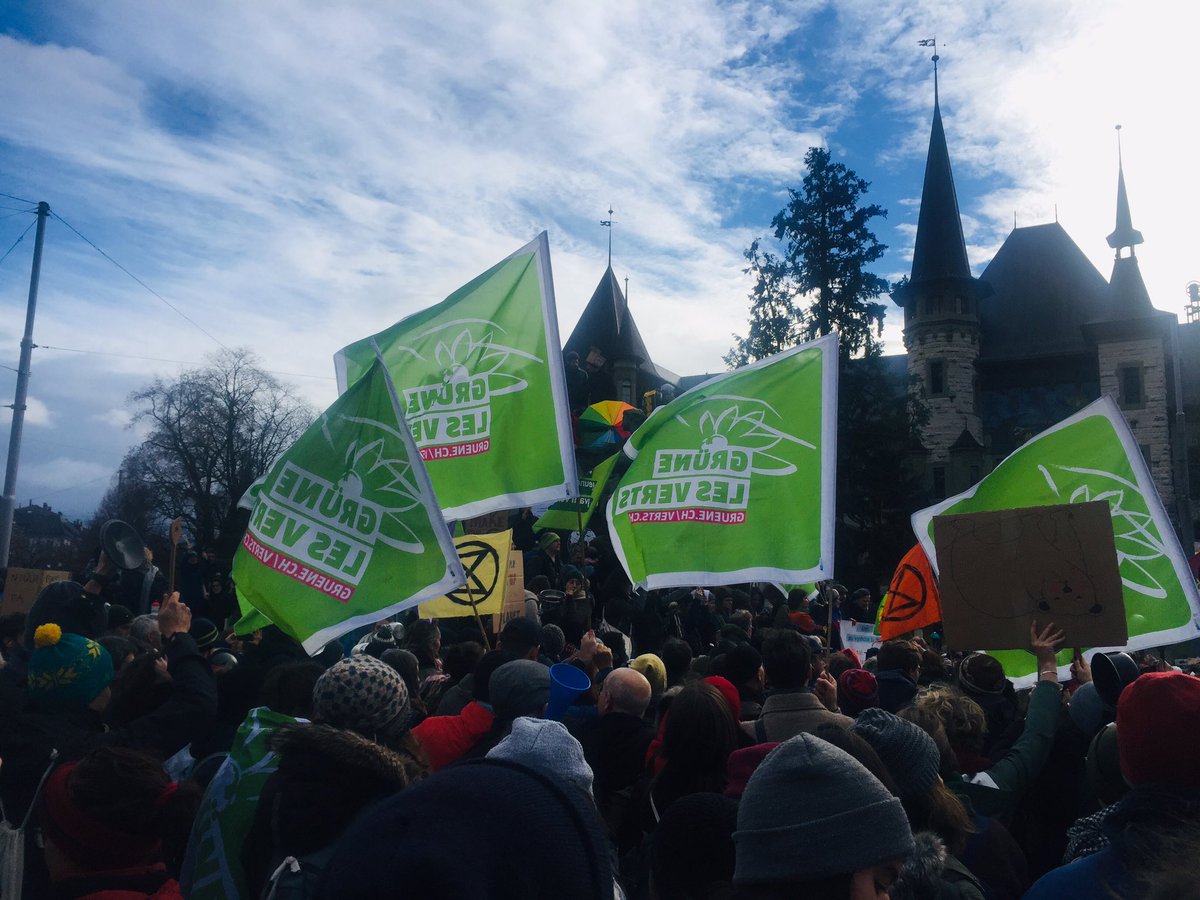 GrueneCH's tweet image. Ein starkes Zeichen für den #Klimaschutz - und ein wirkungsvolles #CO2Gesetz. #KlimaAlarm #ClimateAlarm
