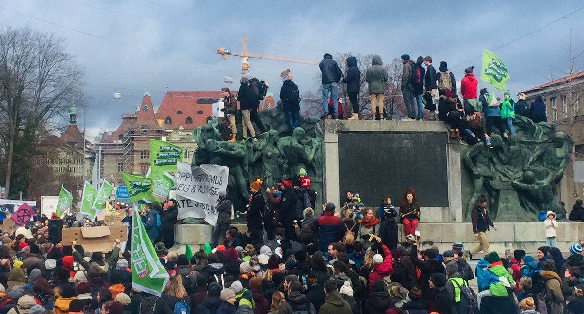 GrueneCH's tweet image. Ein starkes Zeichen für den #Klimaschutz - und ein wirkungsvolles #CO2Gesetz. #KlimaAlarm #ClimateAlarm