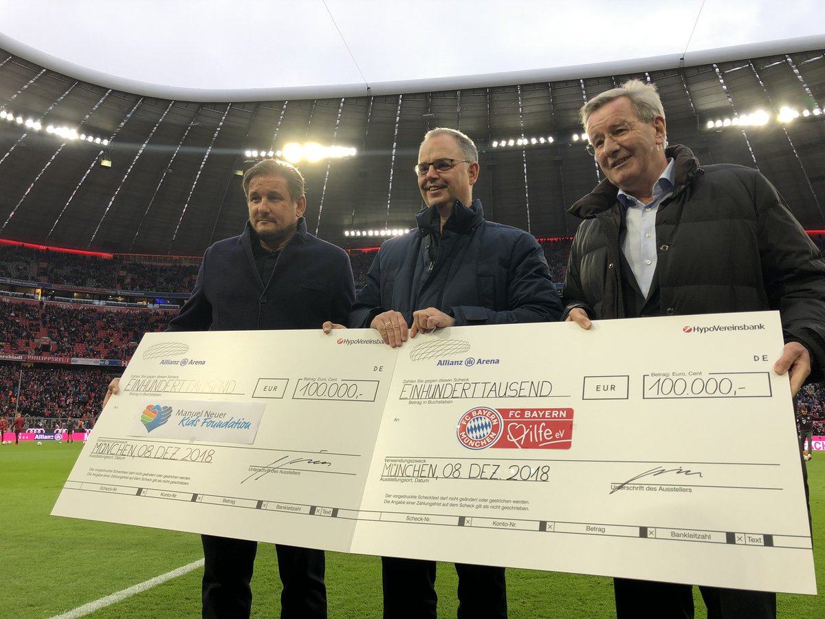 FCBayern's tweet image. 2️⃣x1️⃣0️⃣0️⃣.0️⃣0️⃣0️⃣€! 👍

Durch den Verkauf der Stadionsitze wurden insgesamt 200.000€ an die Manuel Neuer Stifung und den #FCBayern Hilfe e.V. gespendet. 👏 
#MiaSanMia