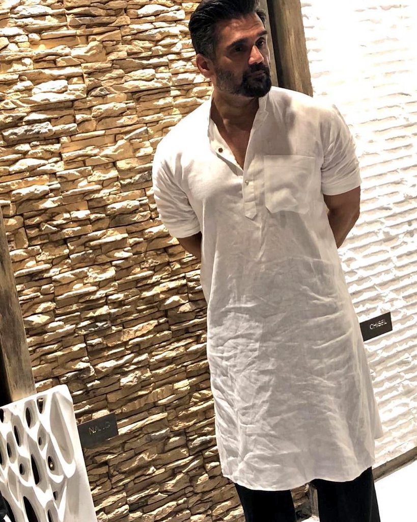 DalpatSunielian's tweet photo. Looking dashing and handsome👌👌💞
Superstar @SunielVShetty Sir brand ambassador of #Flexstone ... https://t.co/QKNePtyYfp