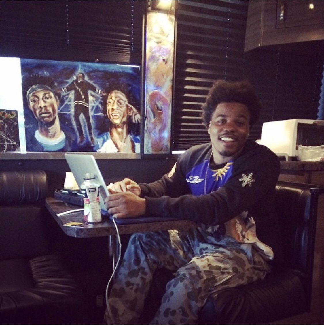 Tizzletrulucian's tweet photo. 🕊💜🥳 #ForeverJr https://t.co/UfRhEd0Nak