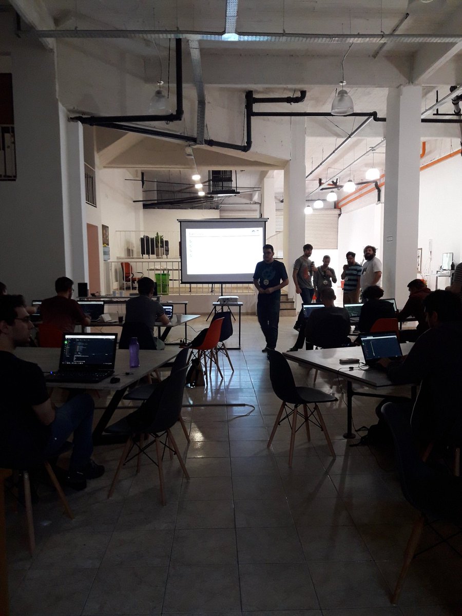 chrisconH's tweet image. #javascript101 #laplatajsday @LaPlataJS  workshop js101 💻❤